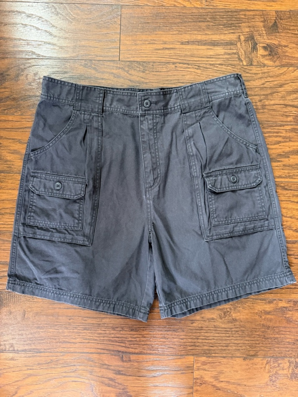 Cabela’s Gray 7 Pocket Hiker Men's Cargo Shorts with Button Flap Pockets